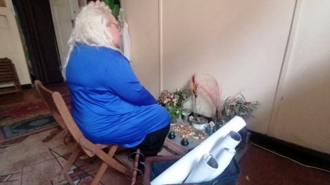 Premiera tego projektu odbyła się trzy lata temu. Teraz, w 160. rocznicę urodzin artystki, które przypadają 15 kwietnia - aktorka Agnieszka Niezgoda ponownie wciela się w rolę malarki Olgi Boznańskiej. Jej galerię, pracownie oraz mieszkanie stworzyła w wynajętym lokalu przy ulicy Sienkiewicza 13 w Toruniu/fot. Iwona Muszytowska-Rzeszotek