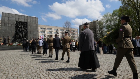 Uroczystość pod pomnikiem Bohaterów Getta Warszawskiego/fot. Paweł Supernak, PAP