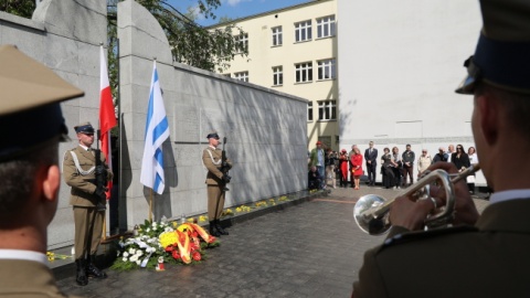 Uroczystość pod pomnikiem Bohaterów Getta Warszawskiego/fot. Paweł Supernak, PAP