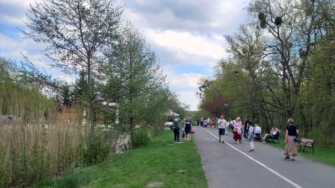 Bydgoszczanie licznie wybrali się do Myślęcinka na słoneczny, świąteczny spacer/fot: Tatiana Adonis