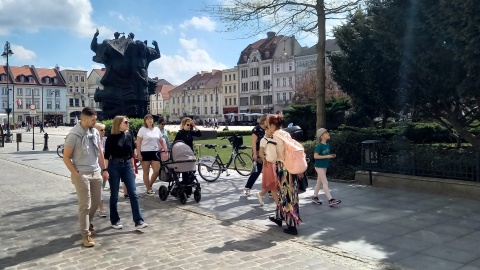 Grupa mieszkańców i turystów ruszyła odkrywać Bydgoszcz. Na spacer zaprosił Projekt Zabytek/fot: Tatiana Adonis