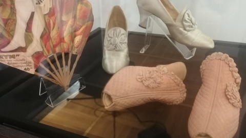 „Wszystko dla Pań. Modowe akcesorium od 1830 do 1940 roku"  - tak zatytułowana jest wystawa w Ratuszu Staromiejskim w Toruniu/fot. Iwona Muszytowska-Rzeszotek