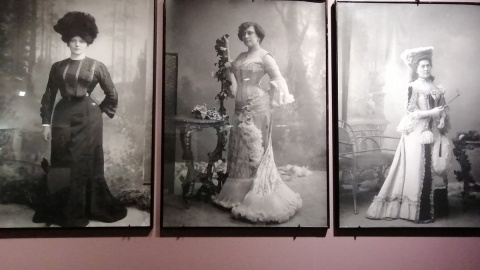 „Wszystko dla Pań. Modowe akcesorium od 1830 do 1940 roku"  - tak zatytułowana jest wystawa w Ratuszu Staromiejskim w Toruniu/fot. Iwona Muszytowska-Rzeszotek