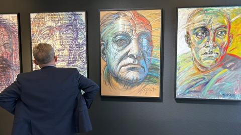 Artysta Ignacy Bulla świętował 50 lat pracy twórczej. Z tej okazji w bydgoskiej Galerii Wspólnej odbył się wernisaż jego prac stworzonych na przestrzeni ostatnich dekad/fot. Piotr Walczak