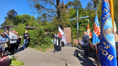 Oddali hołd pracownikom, którzy zginęli podczas pracy - przed dawnymi Zakładami Chemicznymi Zachem w Bydgoszczy odbyła się uroczystość z okazji obchodzonego 28 kwietnia Międzynarodowego Dnia Pamięci Ofiar Wypadków przy Pracy i Chorób Zawodowych/fot. Tatiana Adonis