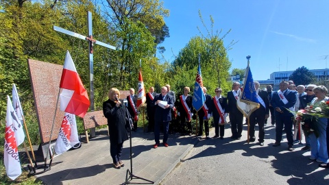 Oddali hołd pracownikom, którzy zginęli podczas pracy - przed dawnymi Zakładami Chemicznymi Zachem w Bydgoszczy odbyła się uroczystość z okazji obchodzonego 28 kwietnia Międzynarodowego Dnia Pamięci Ofiar Wypadków przy Pracy i Chorób Zawodowych/fot. Tatiana Adonis