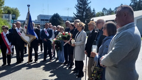 Oddali hołd pracownikom, którzy zginęli podczas pracy - przed dawnymi Zakładami Chemicznymi Zachem w Bydgoszczy odbyła się uroczystość z okazji obchodzonego 28 kwietnia Międzynarodowego Dnia Pamięci Ofiar Wypadków przy Pracy i Chorób Zawodowych/fot. Tatiana Adonis