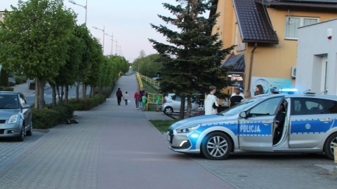 Policja przypomina, że zgodnie z prawem na hulajnodze elektrycznej może jechać tylko jedna osoba. Maksymalna dozwolona prędkość to 20 km/h