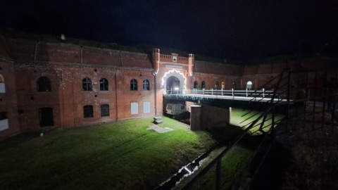 Tak wyglądało nocne zwiedzanie toruńskiego Fortu IV. / Fot. Robert Duliński