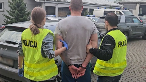 Prokuratura w Lipnie wszczęła śledztwo przeciwko trzem mieszkańcom powiatu lipnowskiego za posiadanie środków psychotropowych i odurzających. Oprócz tego, jeden z mężczyzn jest podejrzany o porwanie nieletniej i wożenie jej w bagażniku samochodu. Dziewczyna została także pobita/fot. KPP Lipno