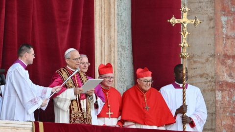 Nowy papież Leon XIV pozdrowił wiernych z balkonu Bazyliki świętego Piotra/fot. PAP/EPA