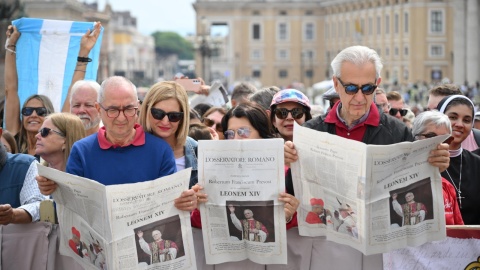 Pierwsze spotkanie papieża Leona XIV z wiernymi na modlitwie Regina Coeli/fot. PAP, EPA