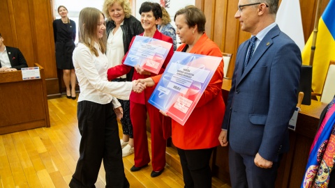 Dziesięcioro uczniów szkół podstawowych z regionu sprawdzało swoją wiedzę o samorządzie. W Urzędzie Marszałkowskim w Toruniu zorganizowano finał Regionalnego Konkursu Wiedzy o Samorządzie Terytorialnym/fot: Mikołaj Kuras, Andrzej Goiński dla UMWKP