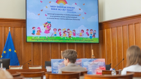 Dziesięcioro uczniów szkół podstawowych z regionu sprawdzało swoją wiedzę o samorządzie. W Urzędzie Marszałkowskim w Toruniu zorganizowano finał Regionalnego Konkursu Wiedzy o Samorządzie Terytorialnym/fot: Mikołaj Kuras, Andrzej Goiński dla UMWKP