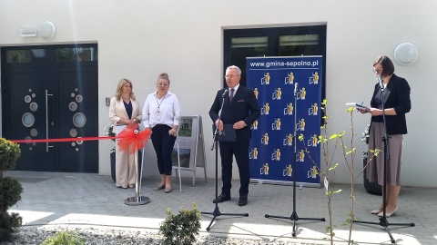 W Sępólnie Krajeńskim otwarto Centrum Opiekuńczo-Mieszkalne. To miejsce przeznaczone dla dorosłych niepełnosprawnych. W nowoczesnej placówce będą mogli liczyć na opiekę dzienną, jak i całodobową/fot. Tatiana Adonis