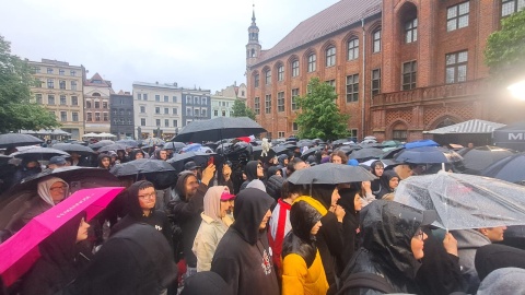 Sławomir Mentzen spotkał się z sympatykami na Rynku Staromiejskim w Toruniu/fot. Robert Duliński