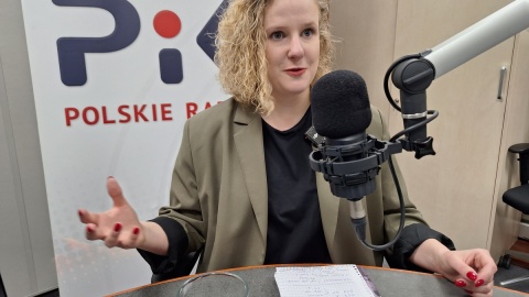 Aleksandra Główczewska w studiu Polskiego Radia PiK w Toruniu/fot. Tomasz Bielicki