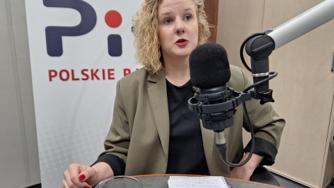 Aleksandra Główczewska w studiu Polskiego Radia PiK w Toruniu/fot. Tomasz Bielicki