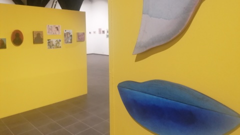 Ekspozycja w ramach konkursu Triennale Małych Form Malarskich jest dostępna w Galerii Sztuki Współczesnej Wozownia/fot: Iwona Muszytowska-Rzeszotek