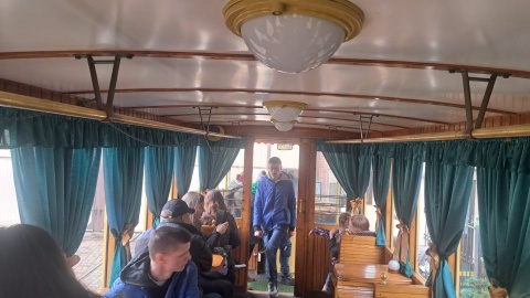Przejazd zabytkowym tramwajem, symulator jazdy autobusem miejskim, czy wizyta w izbie pamięci. To tylko nieliczne atrakcje które czekały w sobotę na tych, którzy postanowili wziąć udział w dniach otwartych toruńskiej zajezdni tramwajowej/fot. Robert Duliński