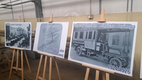 Przejazd zabytkowym tramwajem, symulator jazdy autobusem miejskim, czy wizyta w izbie pamięci. To tylko nieliczne atrakcje które czekały w sobotę na tych, którzy postanowili wziąć udział w dniach otwartych toruńskiej zajezdni tramwajowej/fot. Robert Duliński