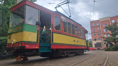 Przejazd zabytkowym tramwajem, symulator jazdy autobusem miejskim, czy wizyta w izbie pamięci. To tylko nieliczne atrakcje które czekały w sobotę na tych, którzy postanowili wziąć udział w dniach otwartych toruńskiej zajezdni tramwajowej/fot. Robert Duliński
