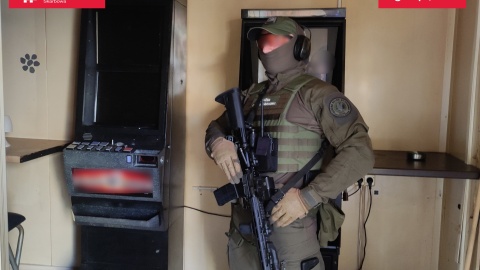 Funkcjonariusze kujawsko-pomorskiej Krajowej Administracji Skarbowej (KAS) zlikwidowali dwa punkty z nielegalnym hazardem/fot. kujawsko-pomorskie.kas.gov.pl