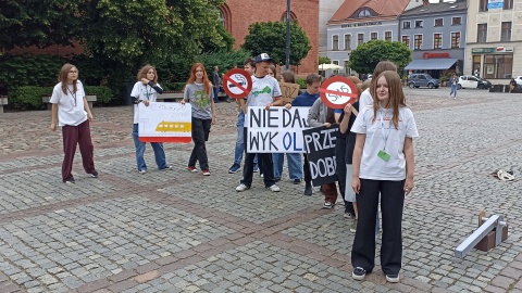 Młodzież przygotowała też specjalny happening na Rynku Nowomiejskim w Toruniu/fot: Monika Kaczyńska