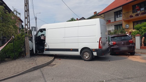 Na ulicy Lipcowej w Lubieniu Kujawskim osobowy Citroen nie ustąpił pierwszeństwa przejazdu i zderzył się z busem/fot. PSP Włocławek