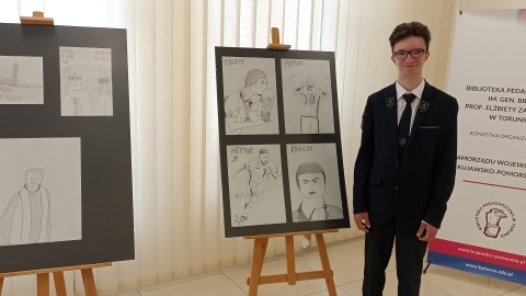 Patryk Tuleja, uczeń Zespołu Szkół Technicznych w Malborku jest autorem prac przedstawionych na wystawie „FAScynująca perspektywa - świat widziany oczami Patryka"/fot. Monika Kaczyńska