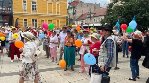 Tradycyjny kapeluszowy przemarsz rozpoczął kolejną Senioradę w Bydgoszczy/fot: Izabela Langner