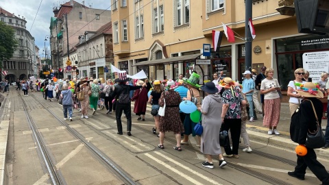 Tradycyjny kapeluszowy przemarsz rozpoczął kolejną Senioradę w Bydgoszczy/fot: Izabela Langner