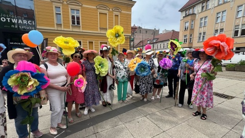 Tradycyjny kapeluszowy przemarsz rozpoczął kolejną Senioradę w Bydgoszczy/fot: Izabela Langner