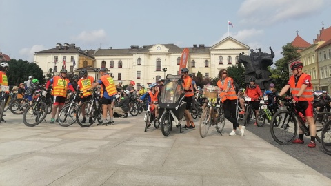 Rowerzyści wyruszyli z bydgoskiego Starego Rynku i ruszyli w kierunku Ostromecka/fot: Monika Siwak