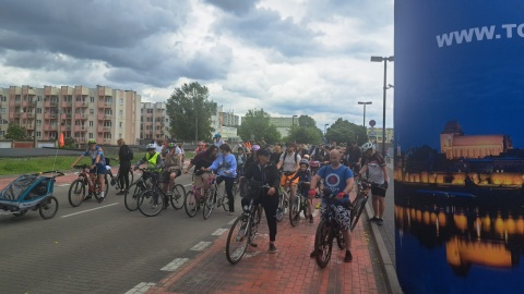 Około 200 rowerzystów wskoczyło na swoje pojazdy i wzięło udział w akcji „Toruń na rowery”/fot: Robert Duliński