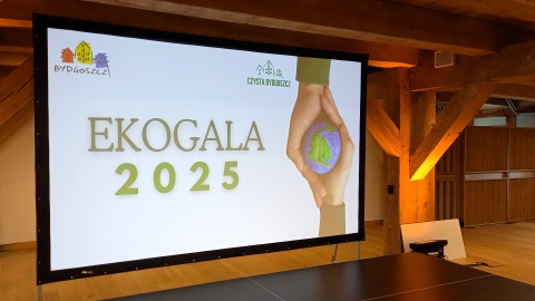 Aż 34 nagrody o łącznej kwocie ponad 42 tys. zł Miasto Bydgoszcz wręczyło podczas V edycji EkoGali, która odbyła się w poniedziałek w Młynach Rothera. Nagrody otrzymały przedszkola i szkoły, które angażowały się w akcje ekologiczne organizowane przez Miasto/fot. Tatiana Adonis