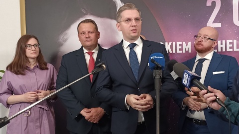 Środowiska prawicowe protestowały kilka godzin w sali sesyjnej/fot. Monika Kaczyńska