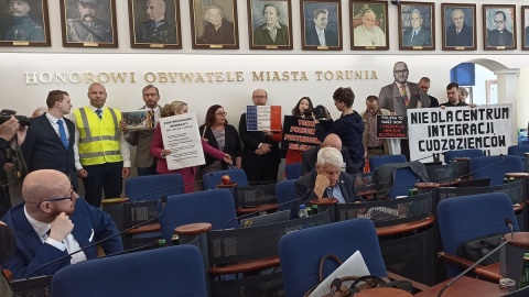 Środowiska prawicowe protestowały kilka godzin w sali sesyjnej/fot. Monika Kaczyńska