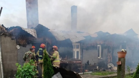 Tak wygląda budynek rodziny Dąbrowskich po wybuchu pieca. / Fot. zrzutka.pl