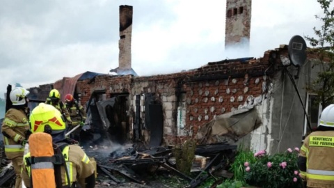 Tak wygląda budynek rodziny Dąbrowskich po wybuchu pieca. / Fot. zrzutka.pl