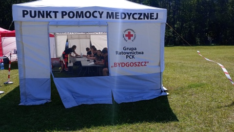Na każdej z szesnastu stacji rozrzuconych po bydgoskim Myślęcinku młodzież ze szkół ponadpodstawowych musiała wykazać się wiedzą praktyczną i teoretyczną związaną z udzieleniem pierwszej pomocy/fot. Wiktor Sobociński
