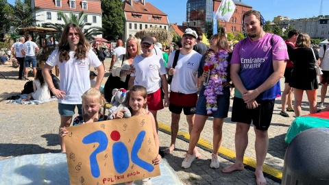 Wielki Wyścig Butelkowy, ekipa Polskiego Radia PiK i nasi kibice/fot. Izabela Langner