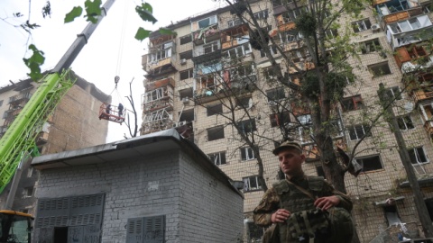 Miejsce rosyjskiego ataku w Kijowie/fot. Victor Kovalchuk, PAP/EPA