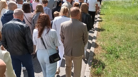 Boże Ciało w Kruszwicy. Z romańskiej kolegiaty św. Piotra i Pawła ulicami osiedla Zagople szedł tłum niespotykany od lat. / Fot. Piotr Majewski