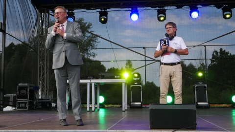 Imprezy z cyklu „Lato w rytmie PiK-a” prowadzi Dariusz Gross (z prawej)/fot. Adam Hibner