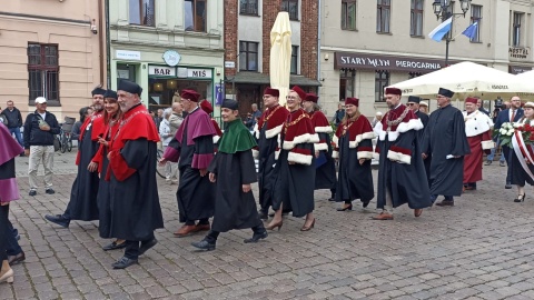 Plenerowe obrady Senatu Uniwersytetu Mikołaja Kopernika/fot. Monika Kaczyńska
