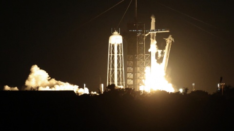 Start rakiety Falcon 9 z kapsułą Crew Dragon z Centrum Kosmicznego Johna F. Kennedy’ego na przylądku Canaveral na Florydzie/fot. Leszek Szymański, PAP