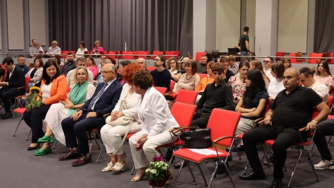 Nowi obywatele Polski w naszym regionie. Wojewoda kujawsko-pomorski Michał Sztybel wręczył 33 osobom postanowienia o nadaniu obywatelstwa polskiego/fot: Tatiana Adonis