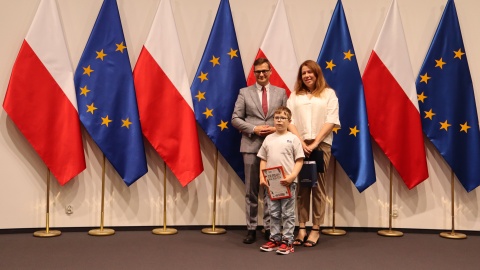 Nowi obywatele Polski w naszym regionie. Wojewoda kujawsko-pomorski Michał Sztybel wręczył 33 osobom postanowienia o nadaniu obywatelstwa polskiego/fot: Tatiana Adonis