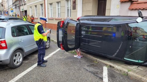 56-latek jechał pod prąd, potrącił pieszych na chodniku/fot. Policja